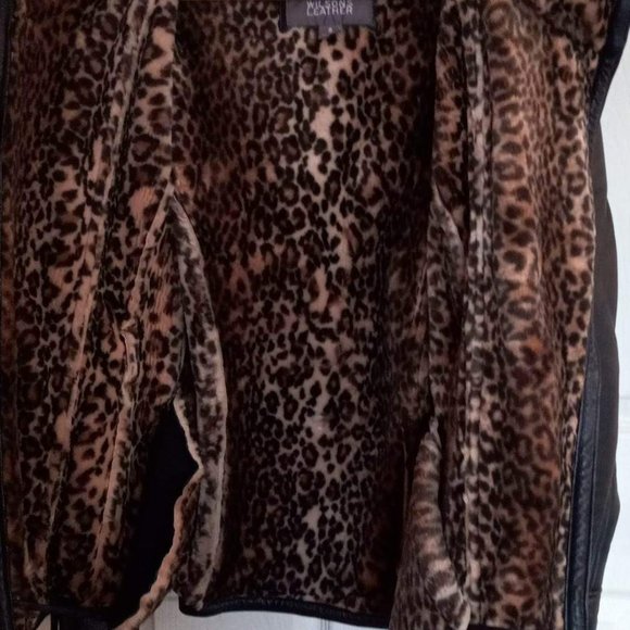 Wilsons Leather Black Jacket with Leopard Print Collar - Picture 4 of 8